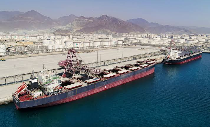 Fujairah amplia capacidade portuária para reduzir dependência do Estreito de Ormuz