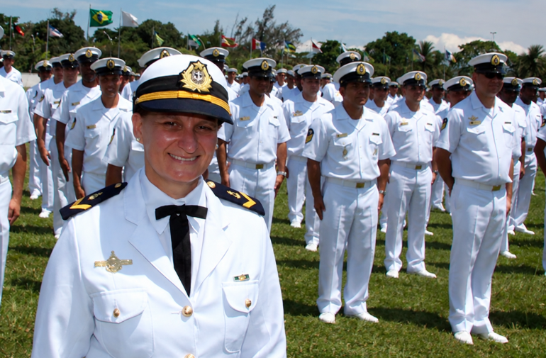 Suboficial da Reserva Miriam dos Santos Lima: o ensino que inspirou uma mudança de uniforme